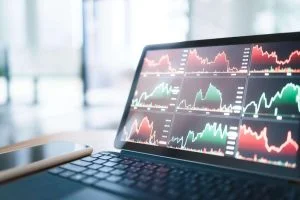 COMEX gold futures trading chart analysis.